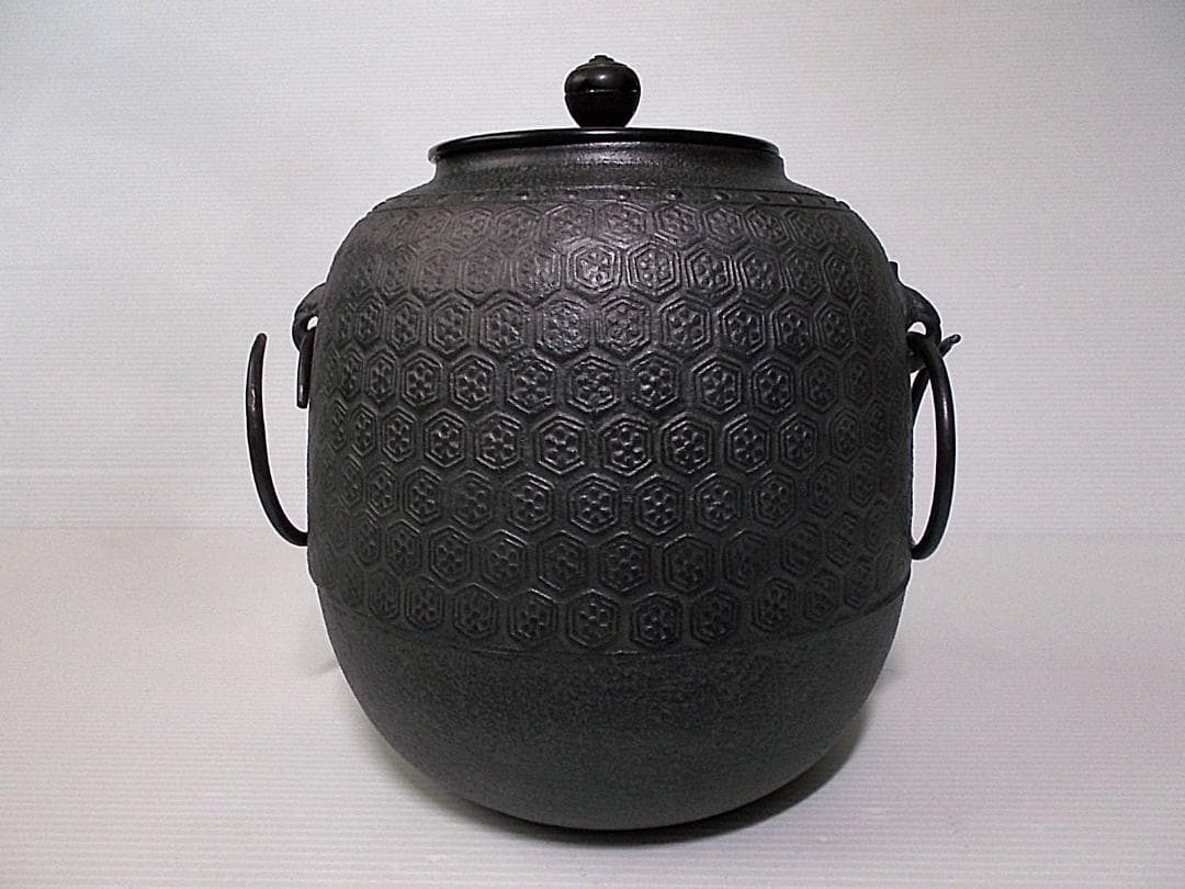 未使用 茶道具 釜師:佐藤清光 亀甲紋棗茶釜 釜環 大き目の茶釜です 送料込み