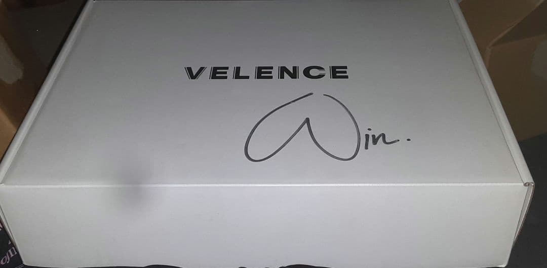 velence 空き箱　サイン付き　brightwin win