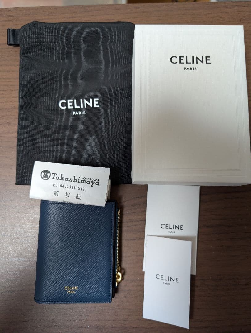 セリーヌコンパクトウォレットトリオンフチャームグレインドカーフスキン財布