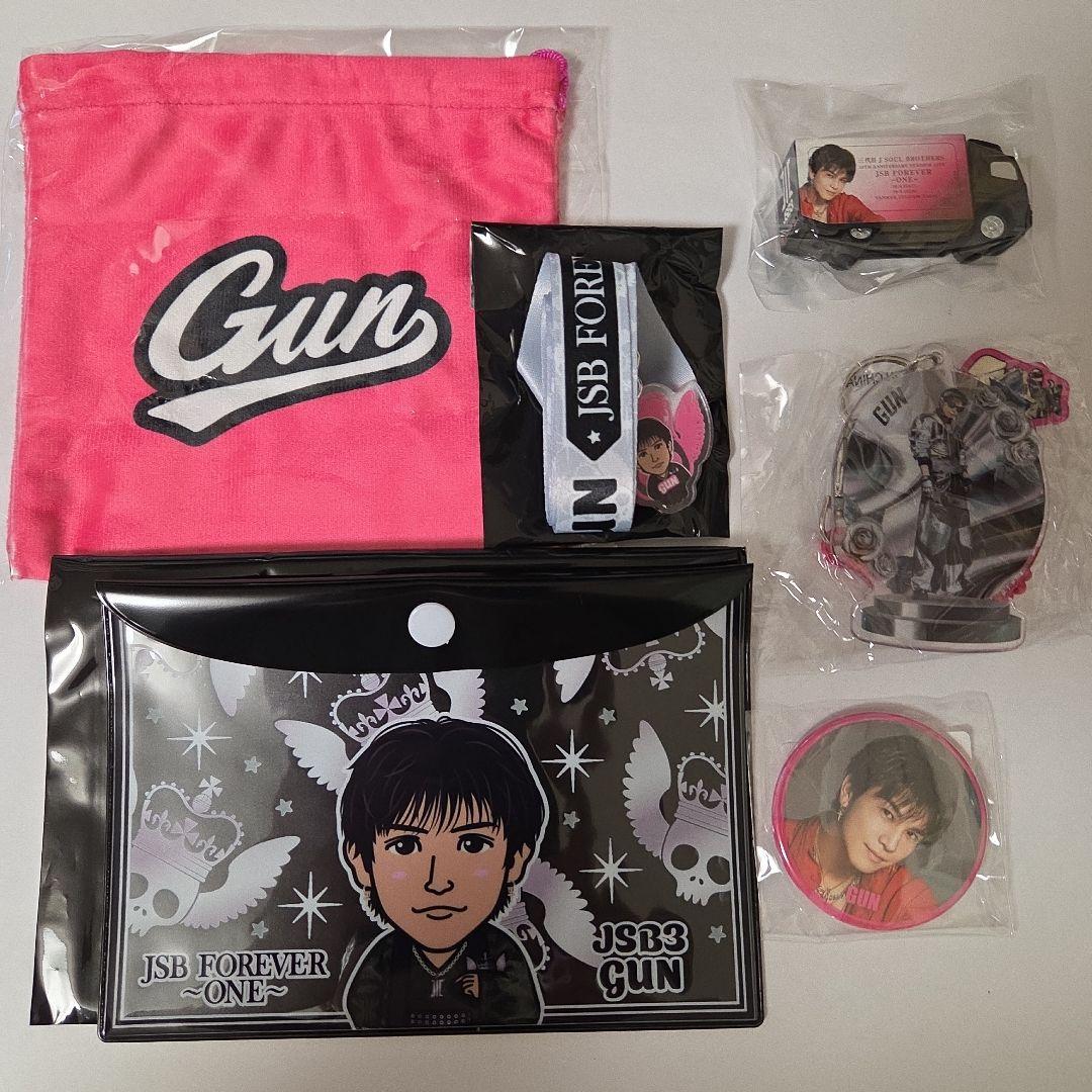 岩田剛典　トラック　キーホルダー　缶バッジ　巾着　ネックストラップ