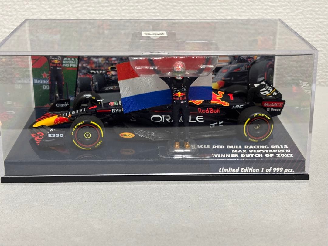 RB18 マックス・フェルスタッペン 優勝記念ミニカー