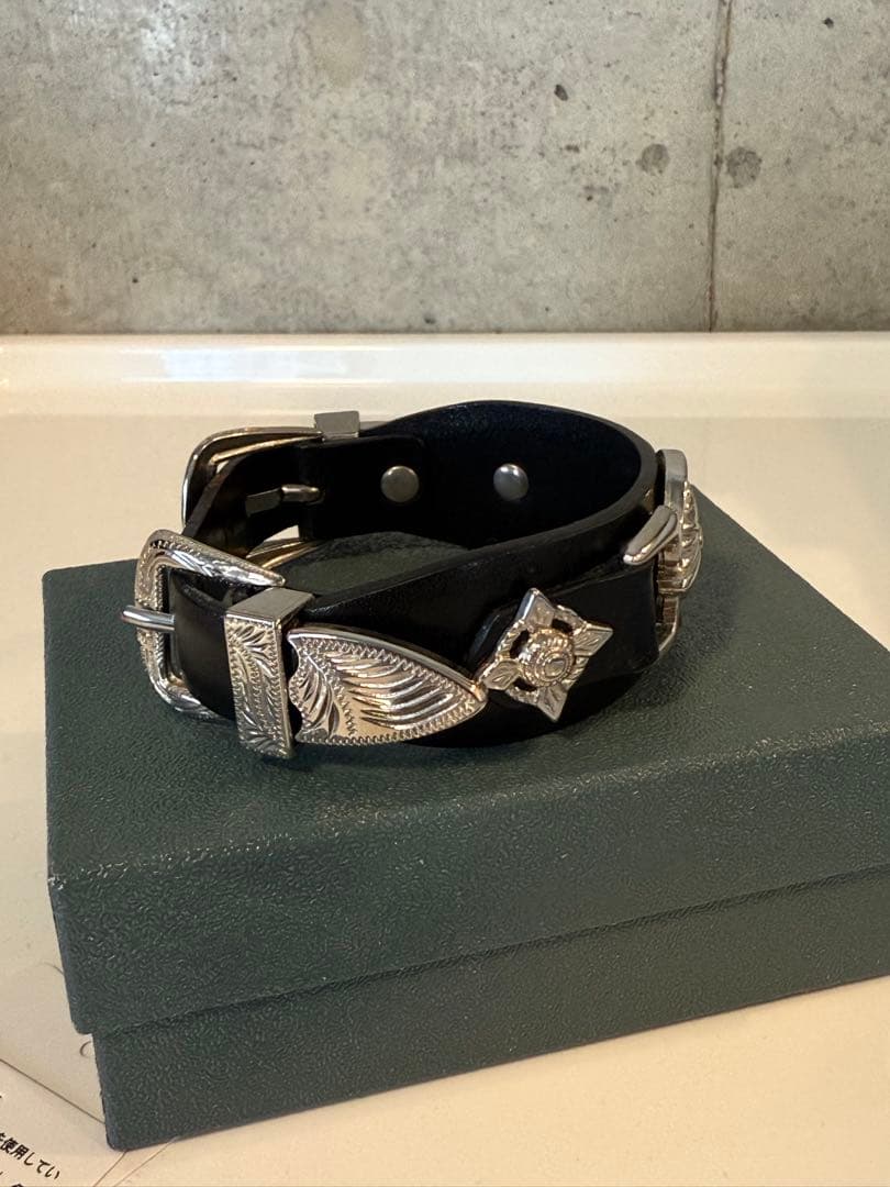 アクセサリー [TOGA TOO] Double buckle leather bangle
