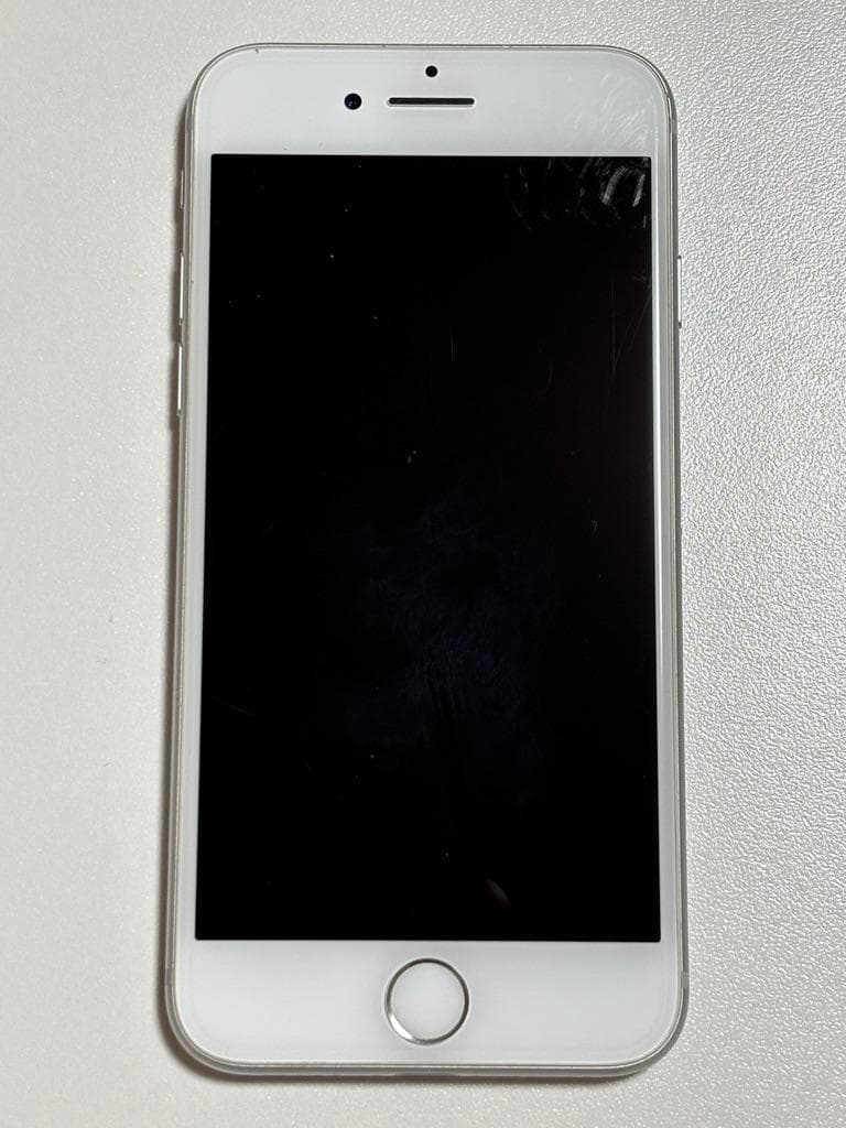 iPhone 8 本体 64GB シルバー バッテリー81% 動作良好