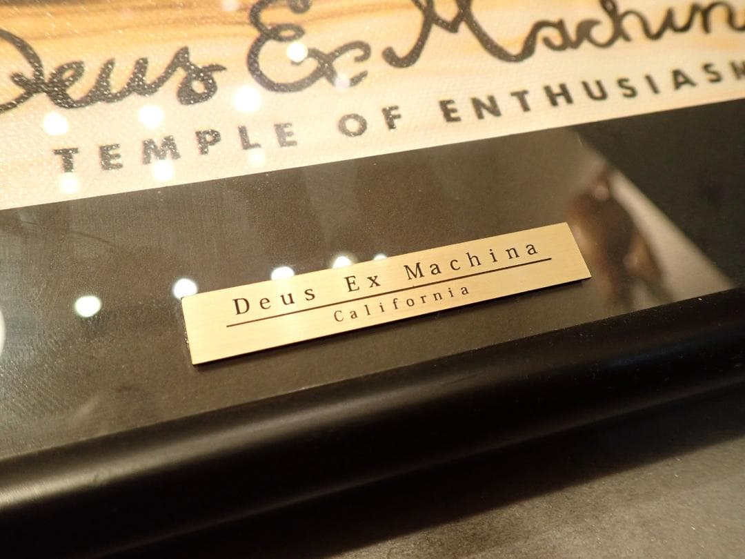 Deus Ex Machina California shop ディスプレイ額装