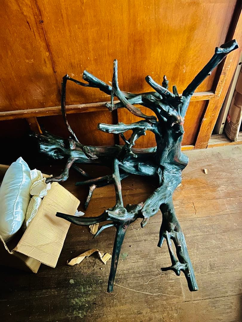 黒塗りの大きな木の枝　置物　水槽のレイアウトや爬虫類のレイアウトに