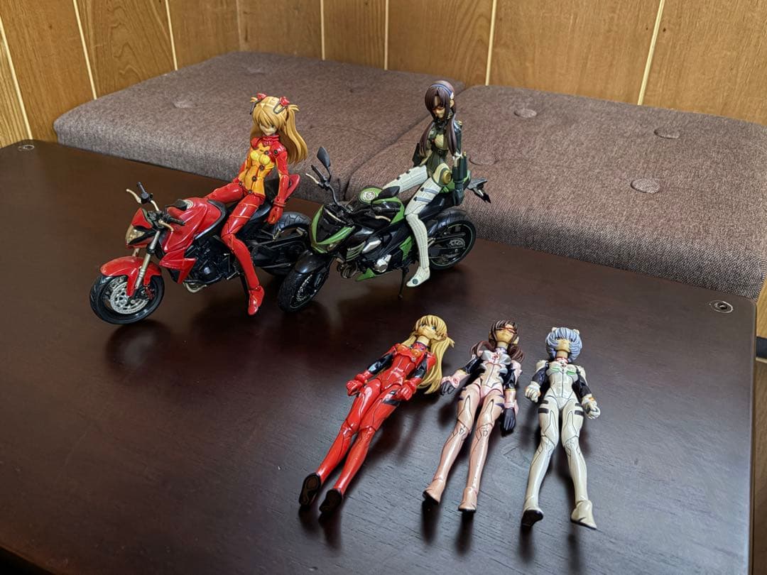 エヴァ、リボルテック5体、不明バイク2台セット