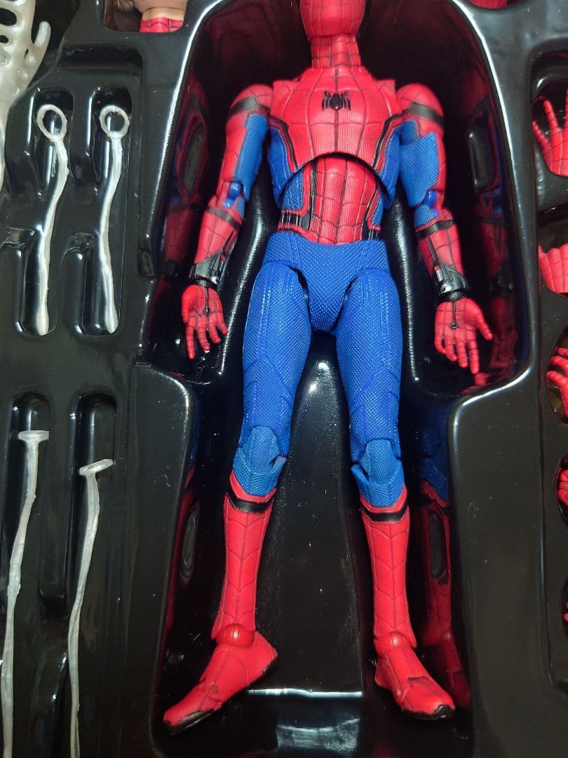 MAFEX No.103 スパイダーマン ホームカミング