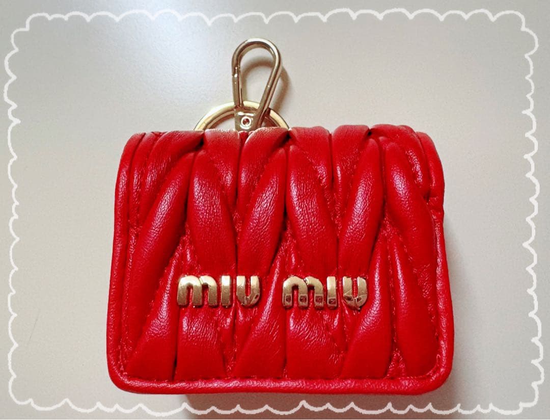 miumiu ミュウミュウ ★ マテラッセ AirPods Proケース 赤