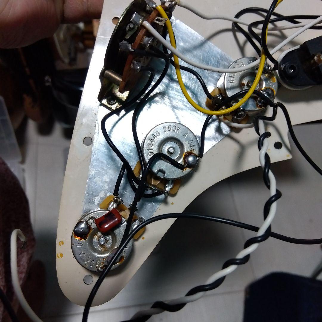 フェンダー、スクワイヤ！ ストラトタイプ…