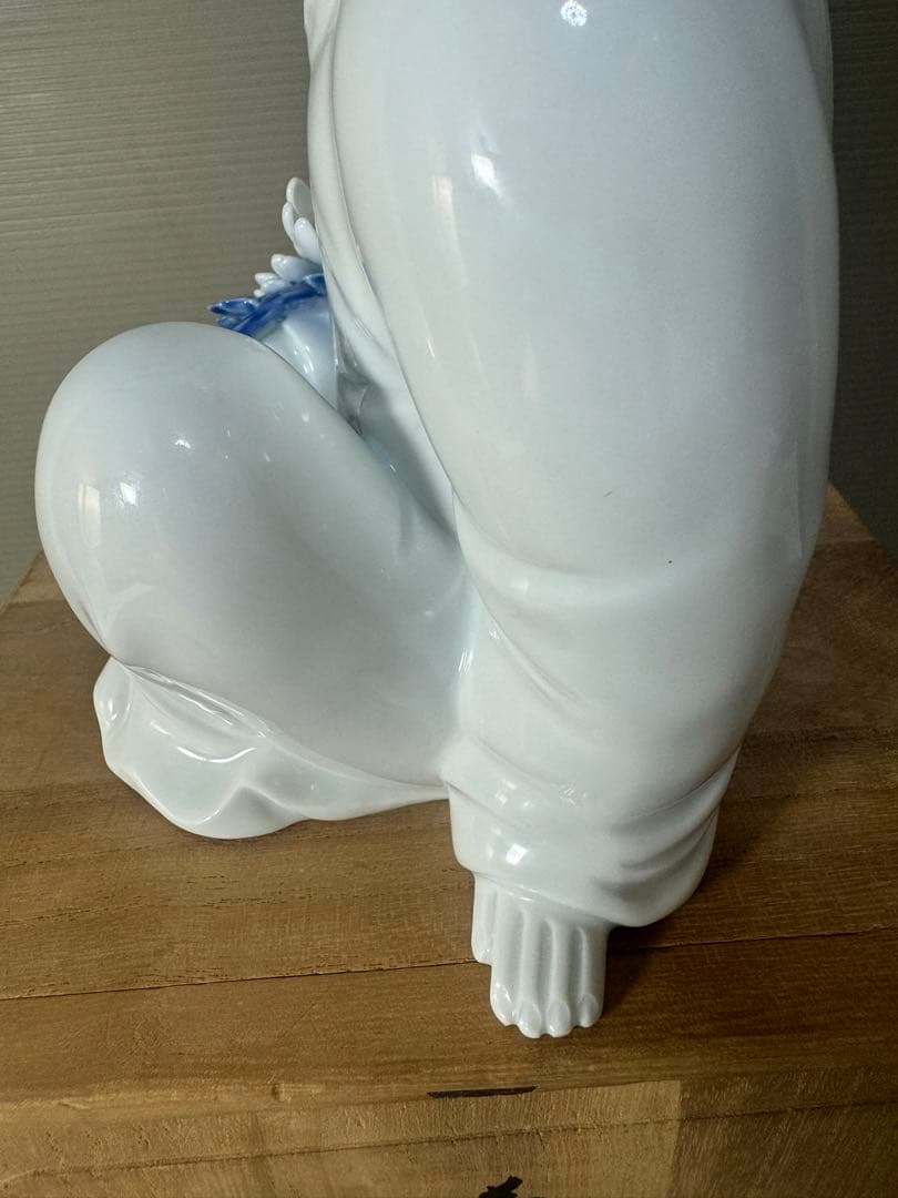 2613希少　人間国宝　十三代　酒井田柿右衛門　「太白菊童子　彫」　置物　未使用