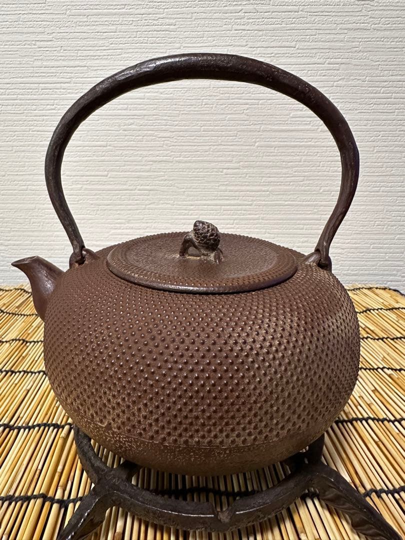 未使用品　南部銘　南部釜師造１２型アラレ　鉄瓶　南部鉄瓶　南部鉄器　鉄瓶