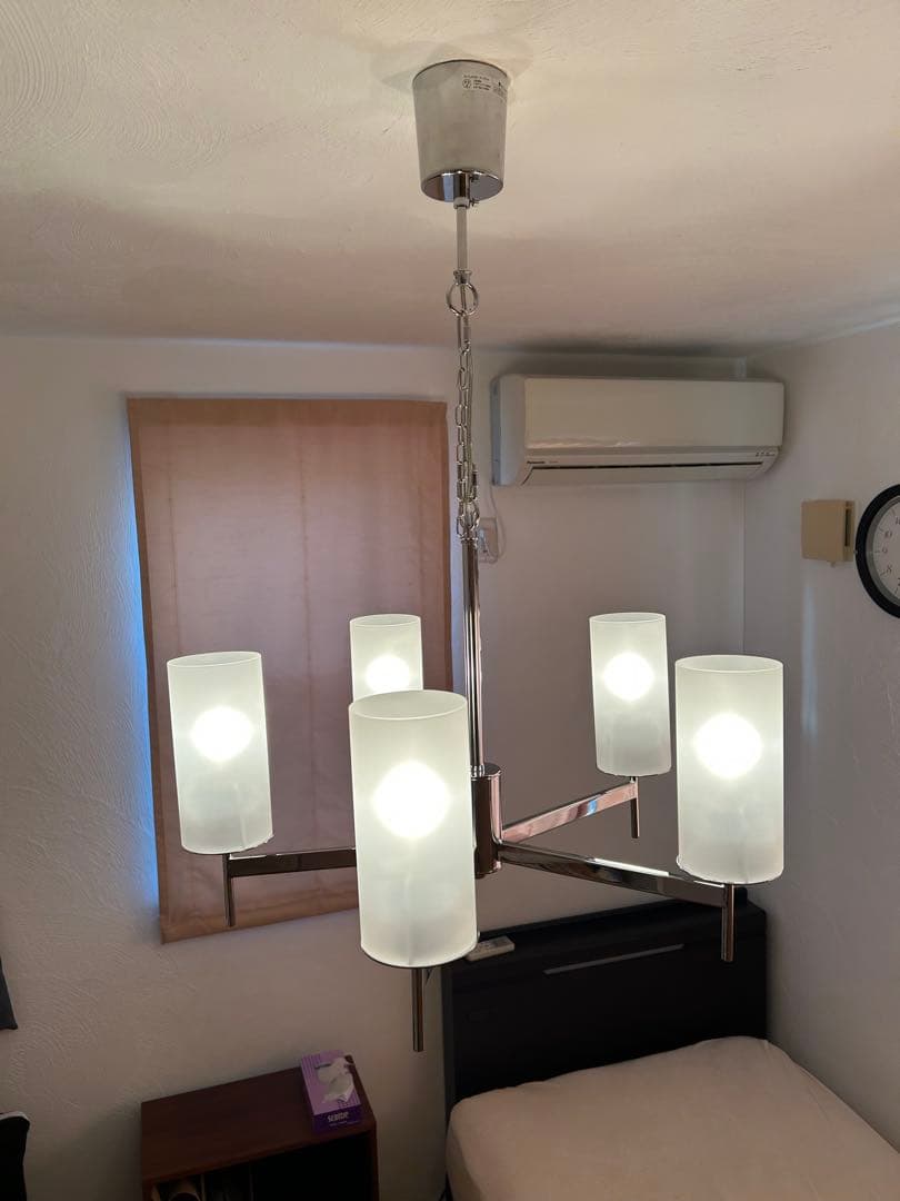 お部屋のイメージを変える5灯シャンデリア