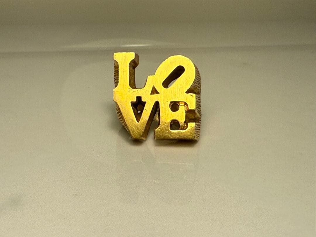 ロバート・インディアナ《LOVE》モチーフ ゴールドカラー リング