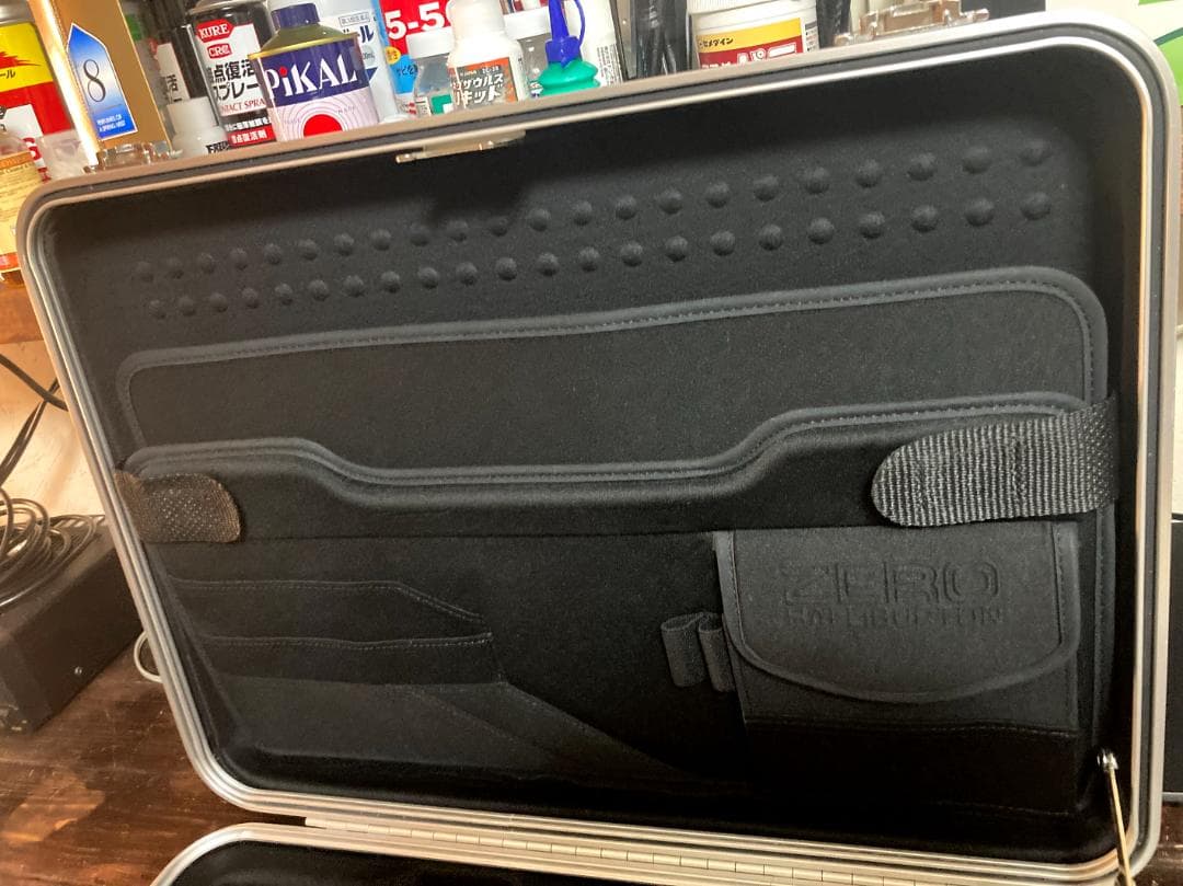 旧モデル　ZERO HALLIBURTON　アルミアタッシュケース