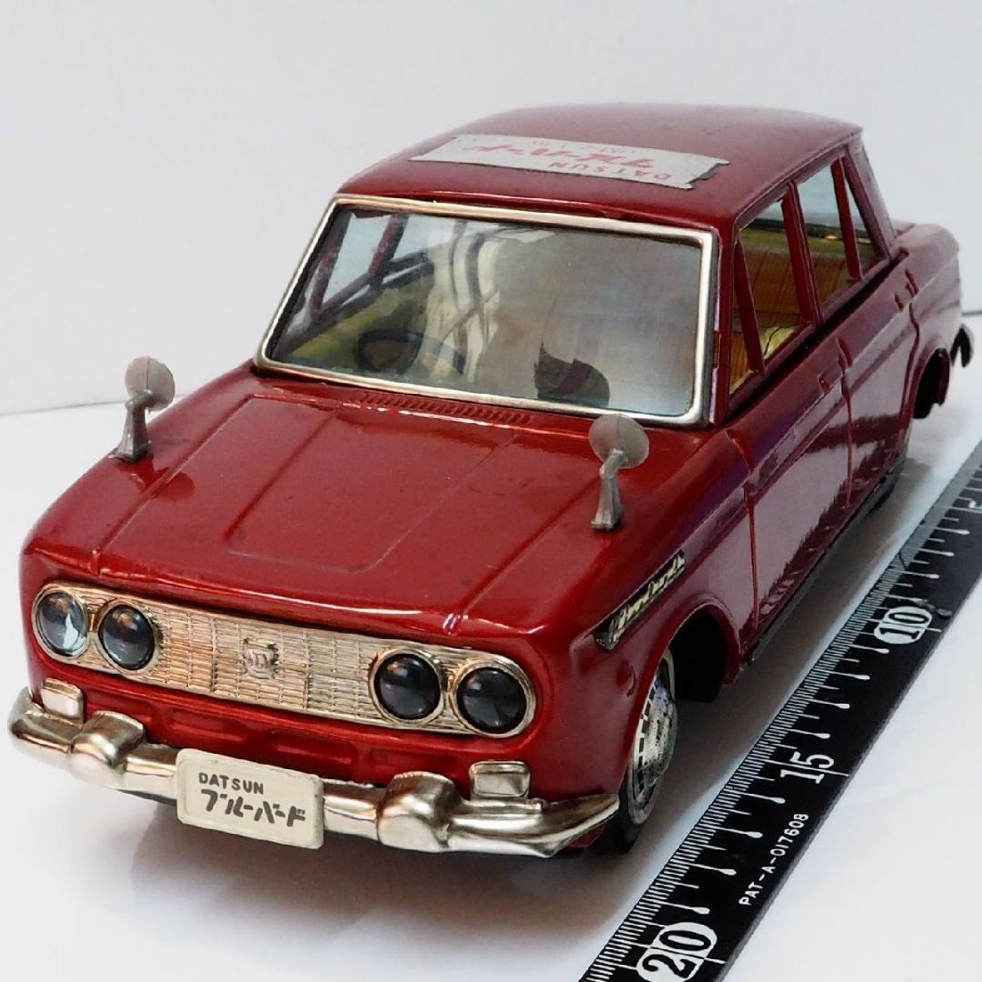 萬代屋【ダットサン ブルーバー赤モーターハイウェイ動作不良】ブリキ製ミニカー箱無