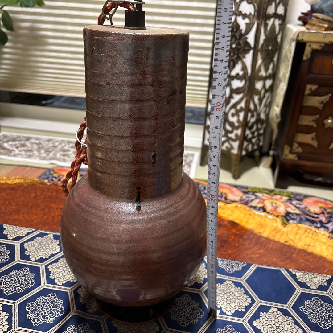 陶器製の茶色の照明器具