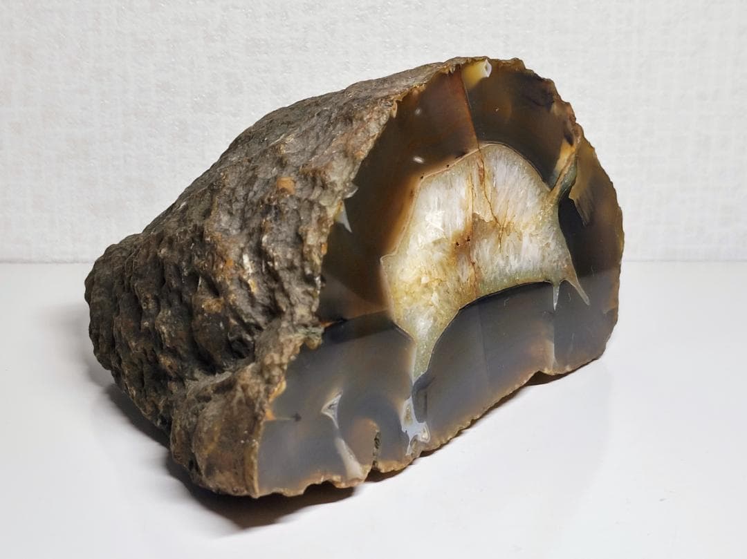 瑪瑙 2.4kg メノウ 原石 鑑賞石 自然石 誕生石 水石 鉱物 宝石 置石