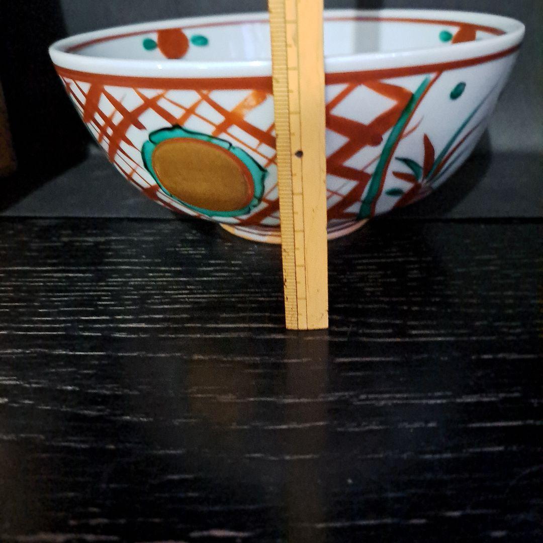 人間国宝　加藤卓男　呉須赤絵　菊図中鉢　金彩丸窓　　共箱入　名入　栞付