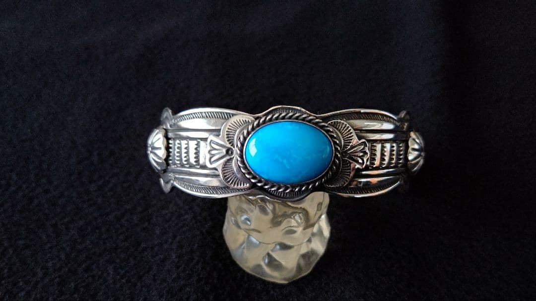 confutatis ゲーリーリーブス ターコイズ、コンチョ付きバングル