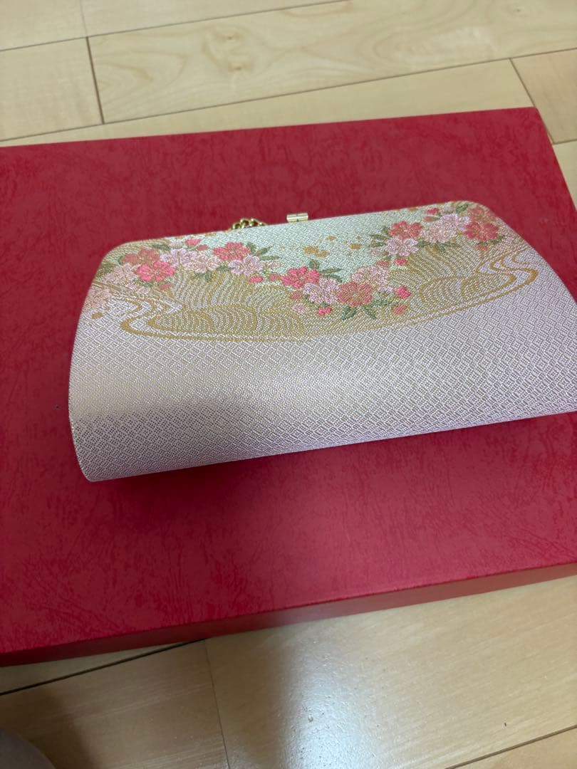 赤い花柄振袖（ファー襟付き） 着物友禅