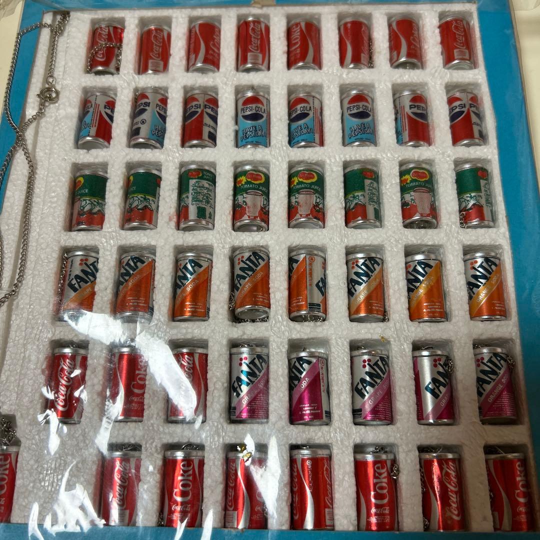 コカ・コーラとファンタのミニチュア缶コレクション