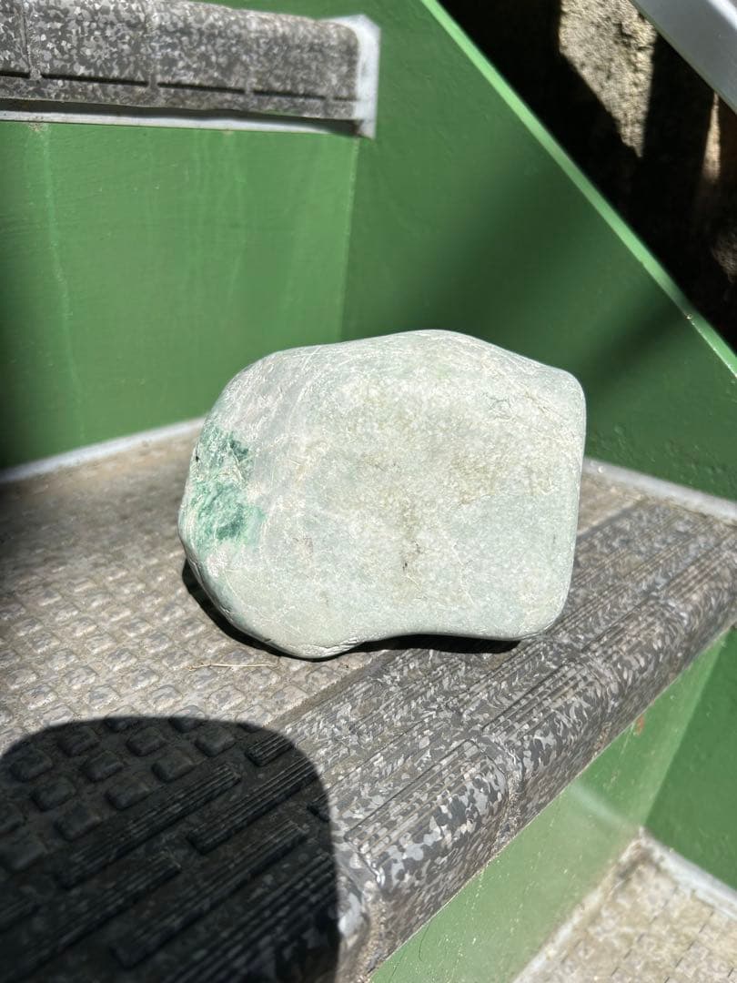 糸魚川翡翠　原石　2kg以上