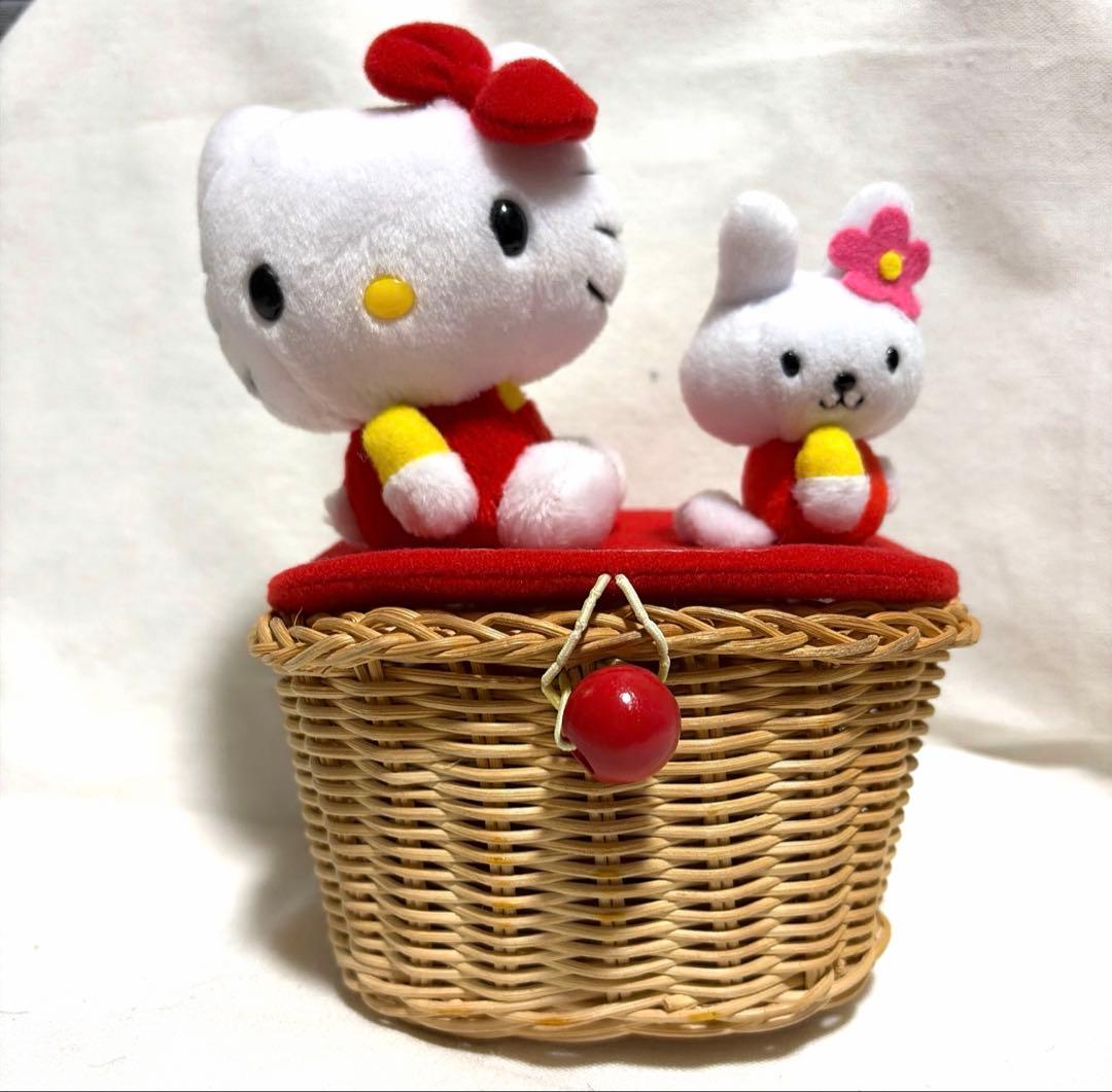【希少！！】HELLOKITTY 藤のカゴ ボックス うさぎちゃん付き