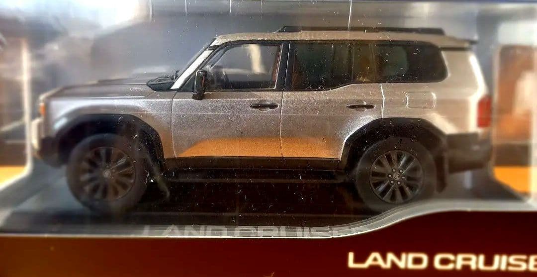 ランクル250 1/30クリアケース入ミニカー9台セット