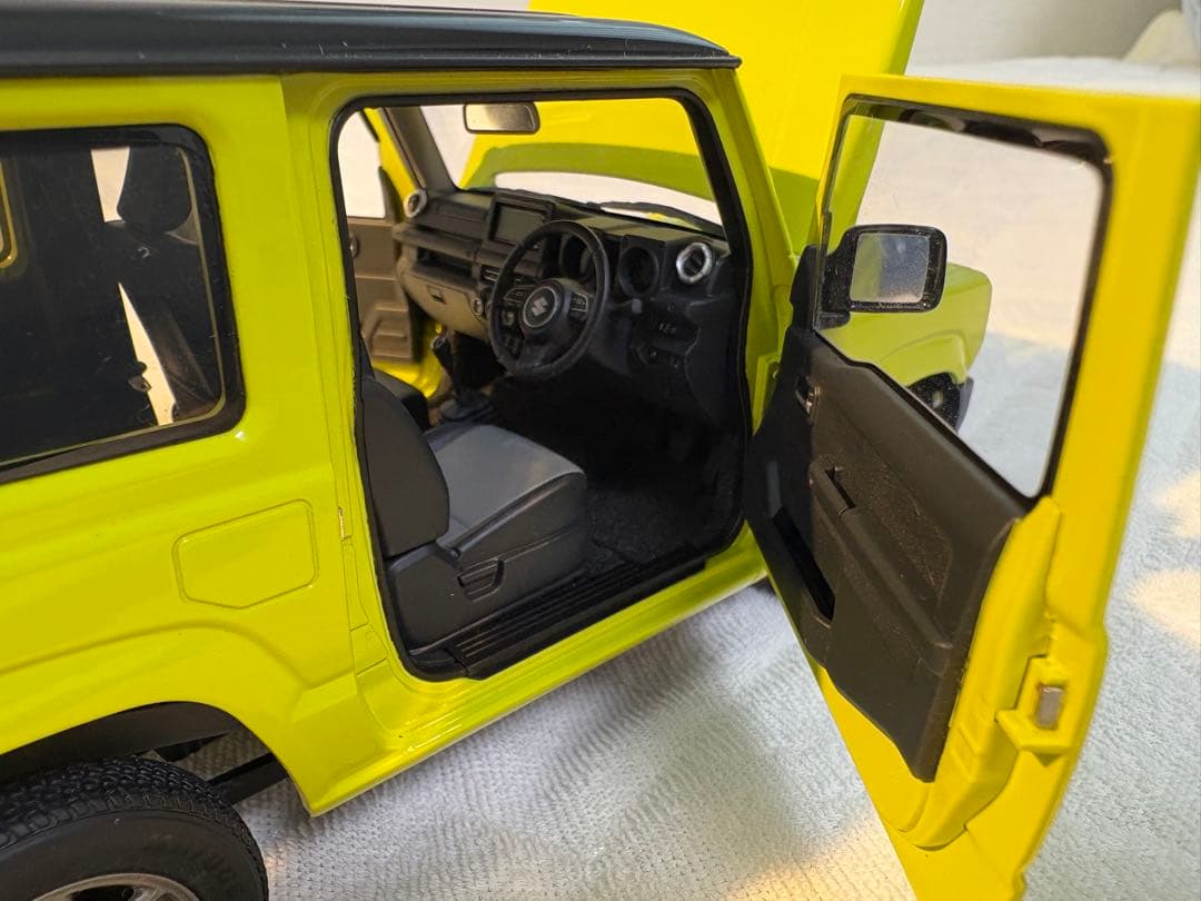 スズキ ジムニー 1/18 キネティックイエロー