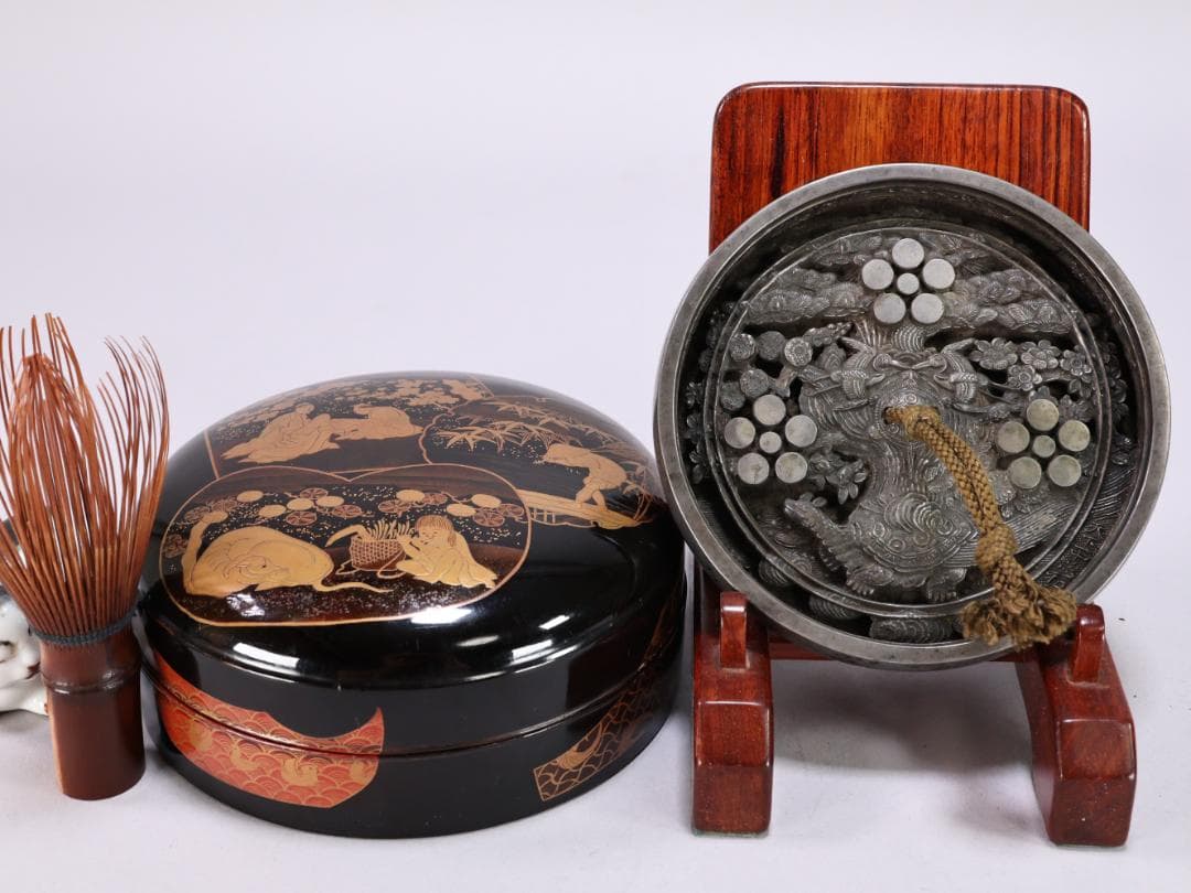 前田家伝来　江戸期　天下一中嶋和泉守貞次作　松竹梅五曜玄武紋様　古鏡　蒔絵共箱