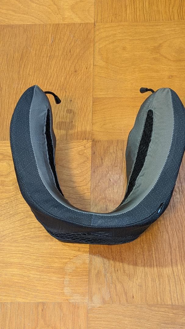 ネックピロー Cabeau Evolution Cool neck pillow