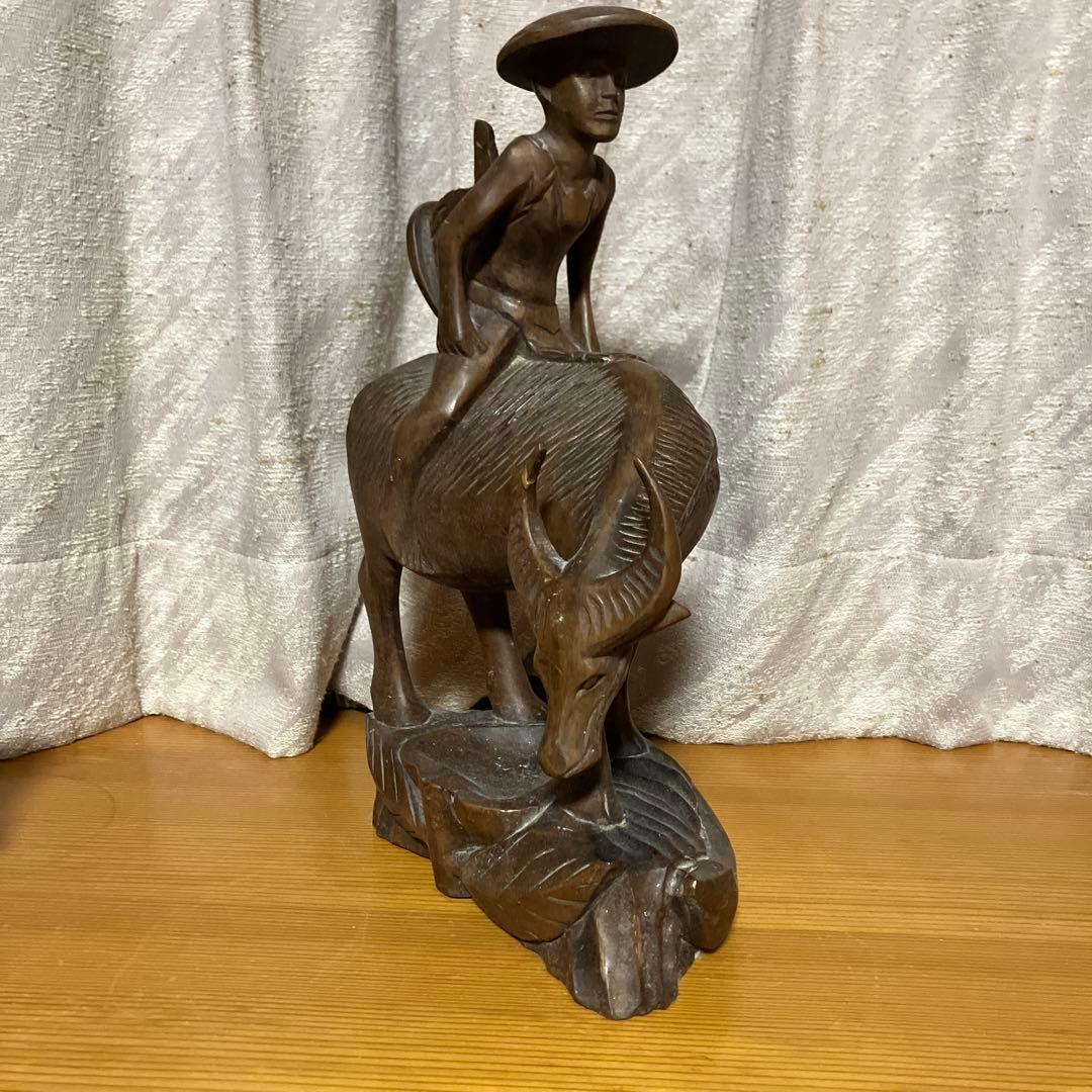 木製 人と牛の彫刻 約36センチ