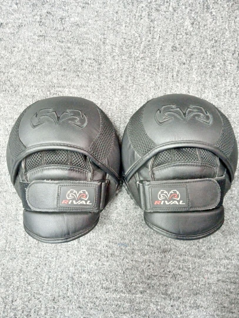 RIVAL ライバル　RPM11ブラック エボリューションパンチングミット