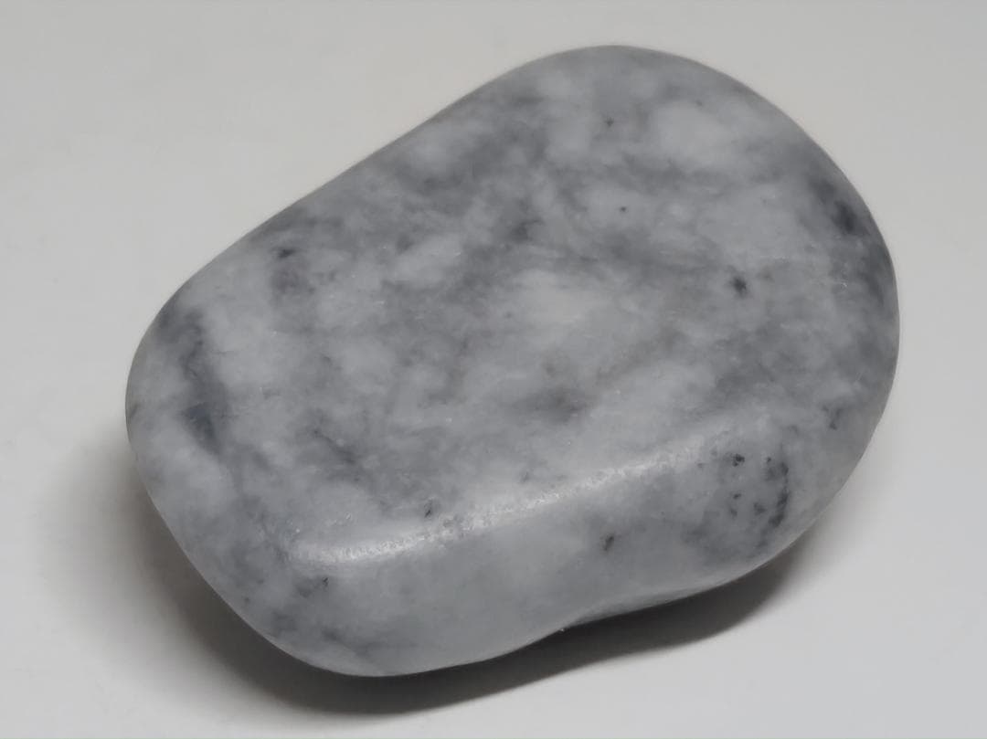 糸魚川54 翡翠 142g ヒスイ 原石 鑑賞石 自然石 誕生石 鉱物 鉱石