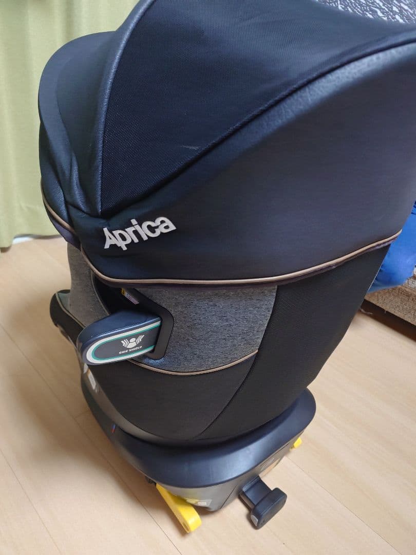 【美品】 アップリカ クルリラ プロテクト ISOFIX チャイルドシート