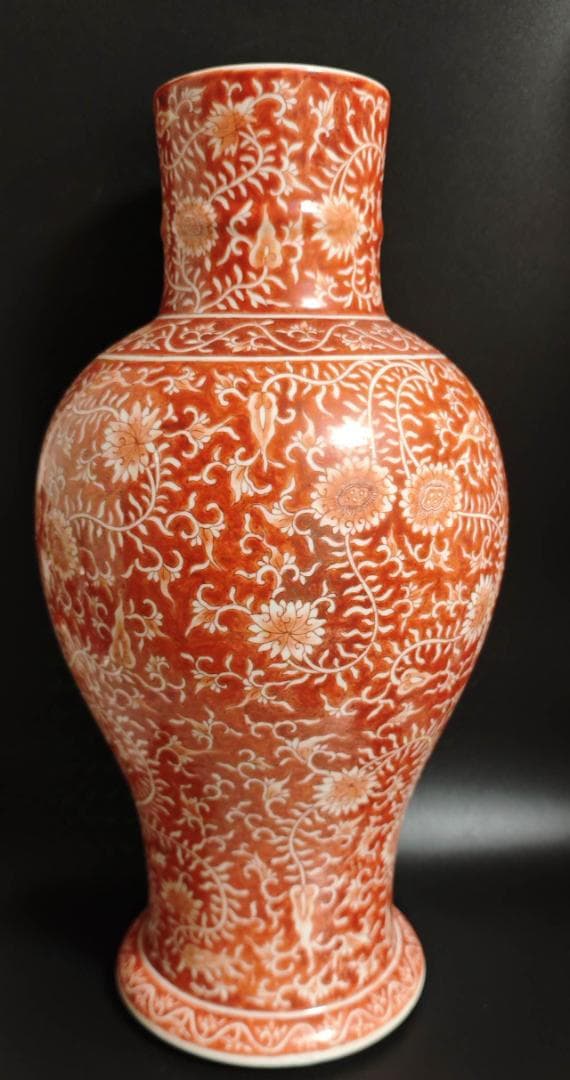 大清乾隆時代　珊瑚紅釉唐草花紋大瓶　　染付二重丸銘(B-18)