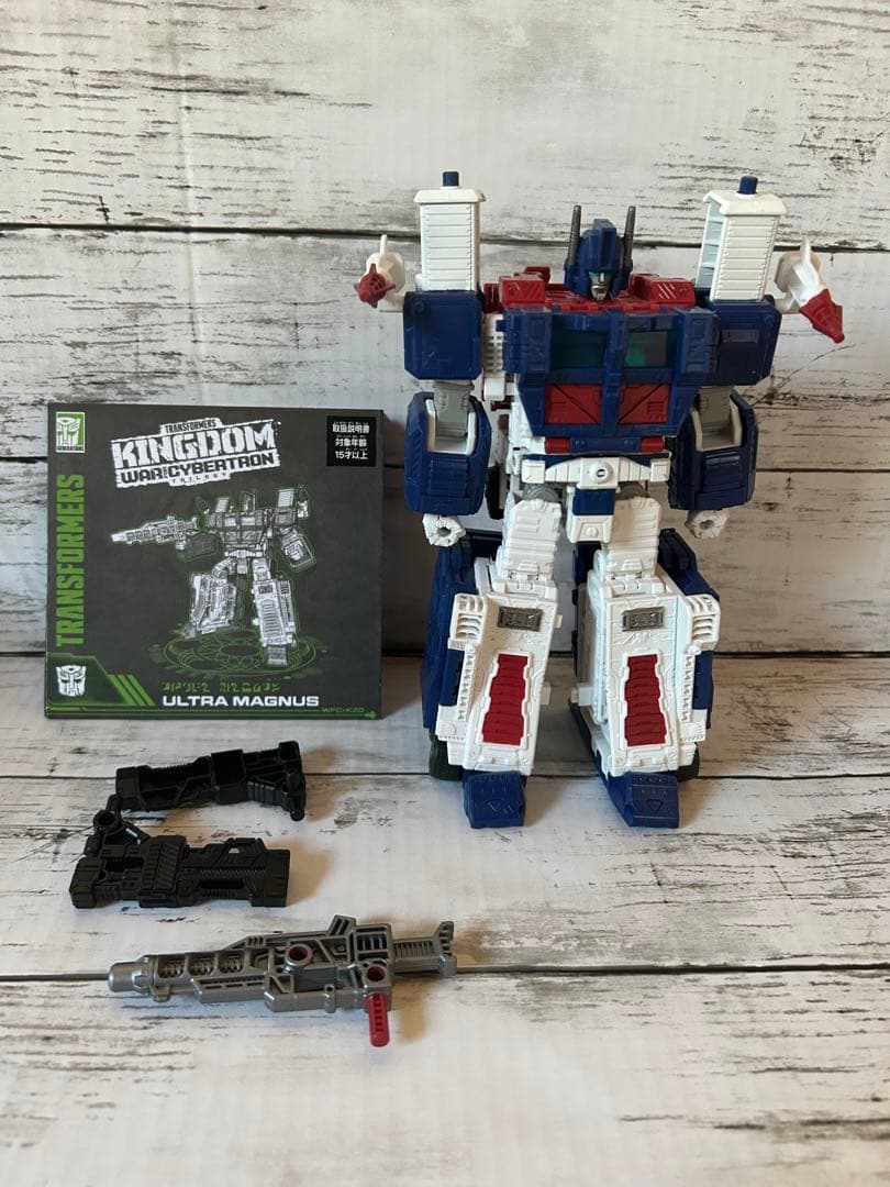 トランスフォーマー ウルトラマグナス　キングダム版