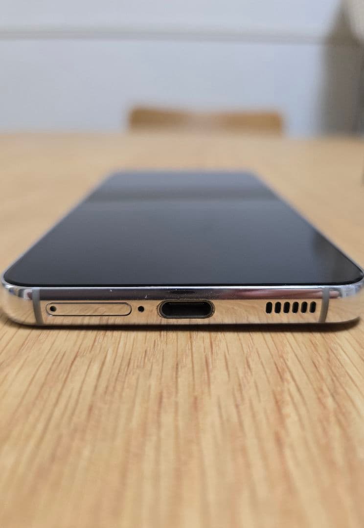 Galaxy S22 256GB ホワイト docomo版 SC-51C 箱付き