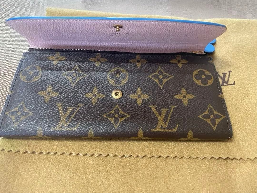 中古　ルイヴィトン財布　ポルトフォイユ・エミリー ブルーミング フラワーチャーム