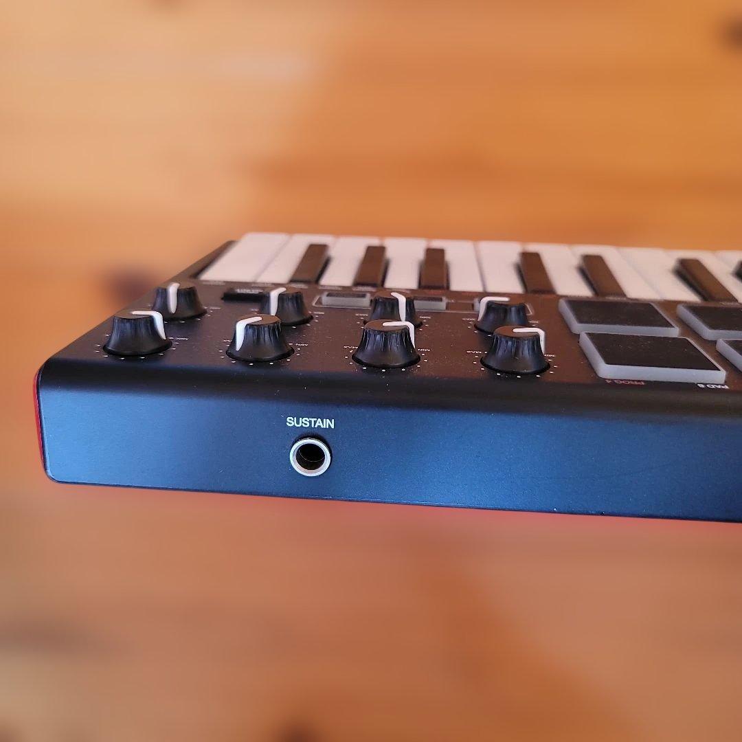 AKAI MPK mini コンパクトキーボード・パッドコントローラー