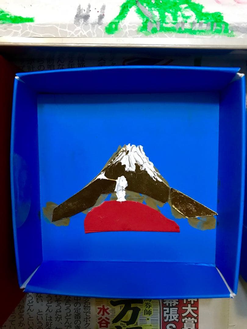 空飛ぶ前衛美術家の糸川裕志の富士山と江ノ島シリーズの小作品。