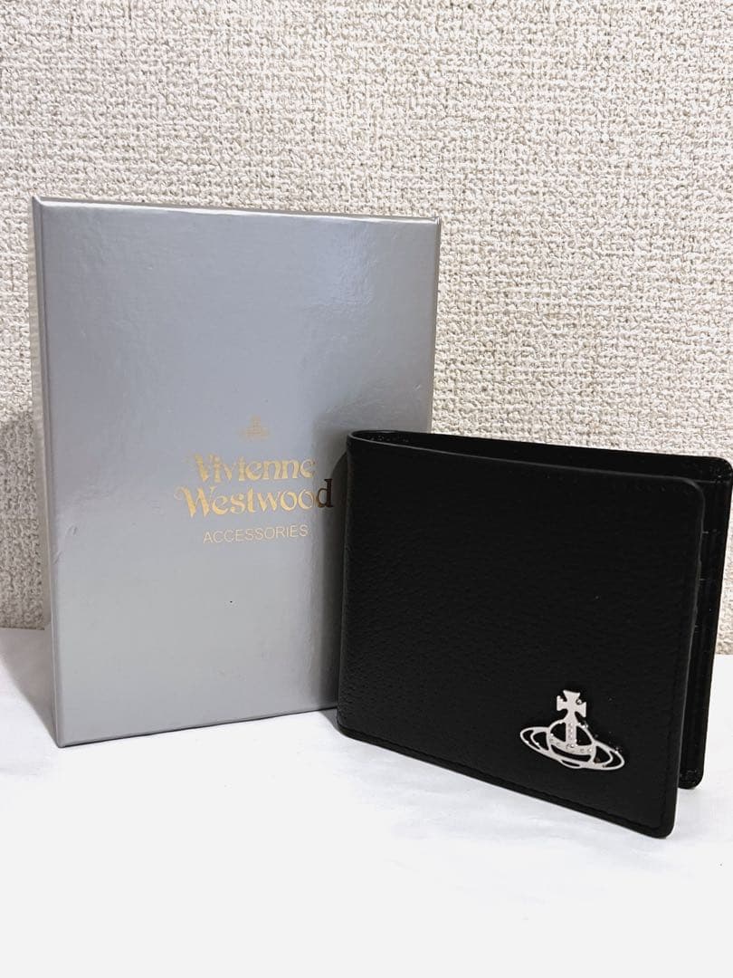 【新品未使用】Vivienne Westwood 二つ折り財布 ブラック 大人気