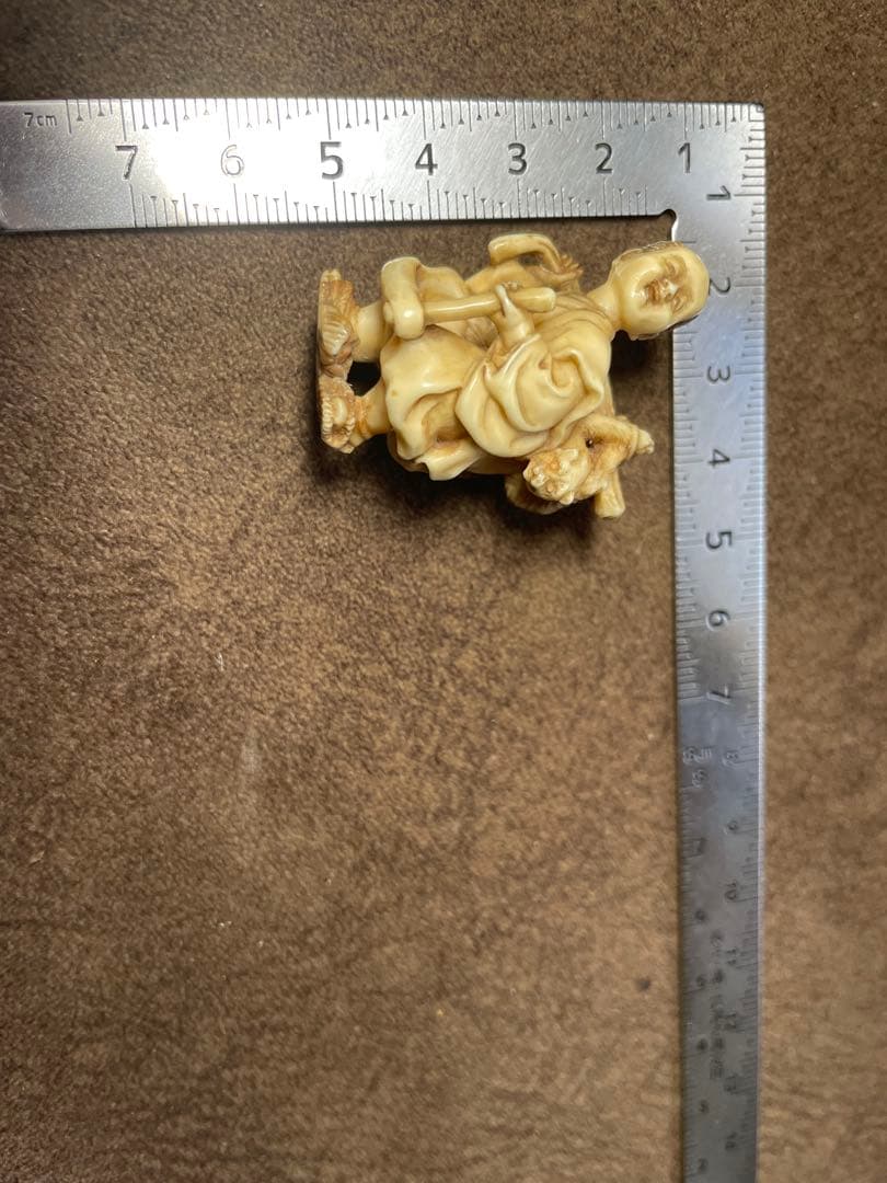 ⚫️新年セール⚫️根付 骨 牙等（天然素材） 翁 『光俊』銘有り