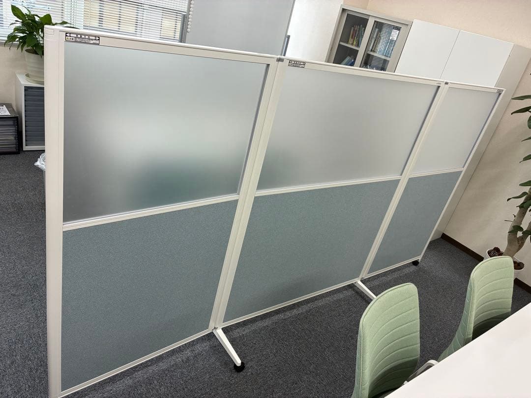 オカムラ オフィスパーテーション セージ&ホワイト　送料込み