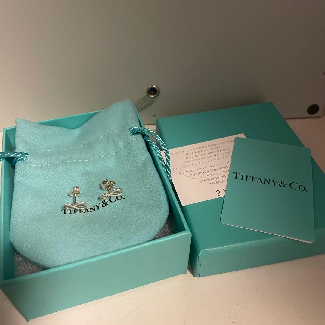 Tiffany インフィニティ　ピアス