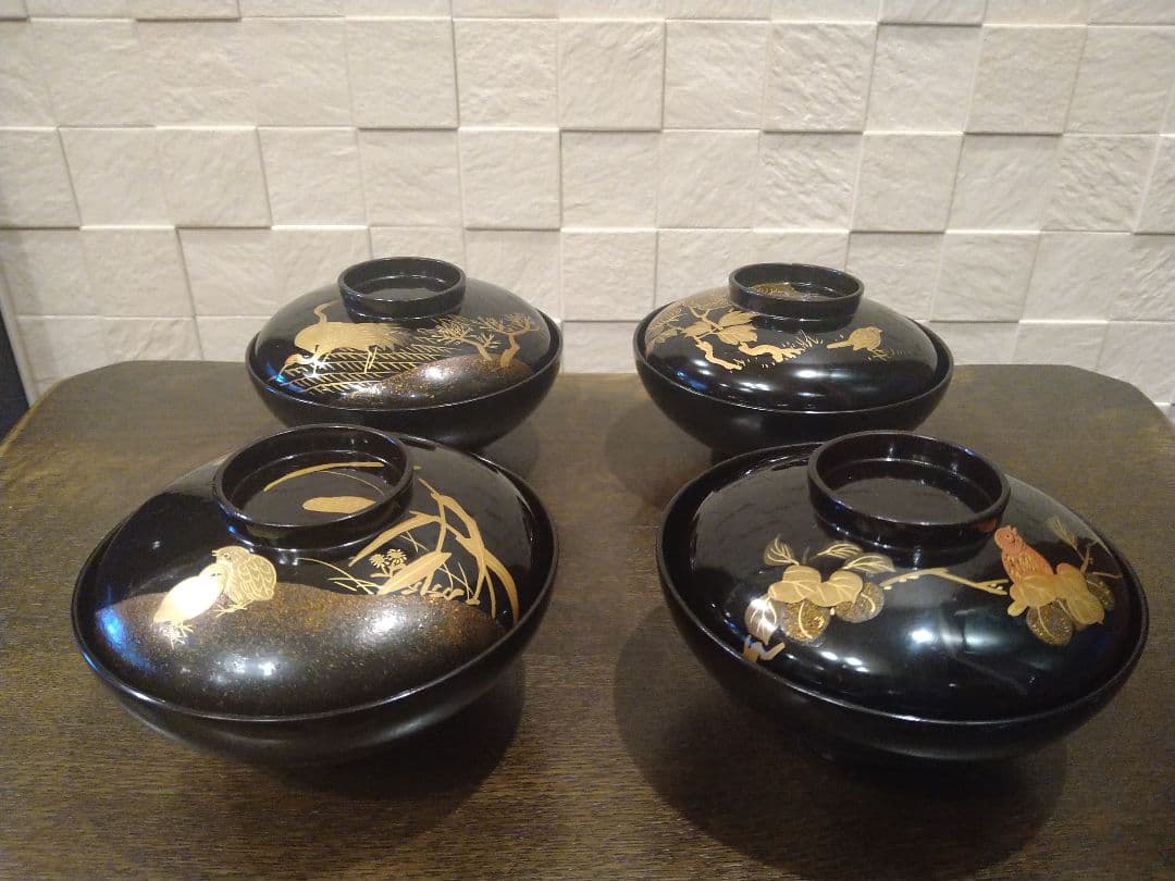金箔装飾の黒漆塗りお椀4個セット