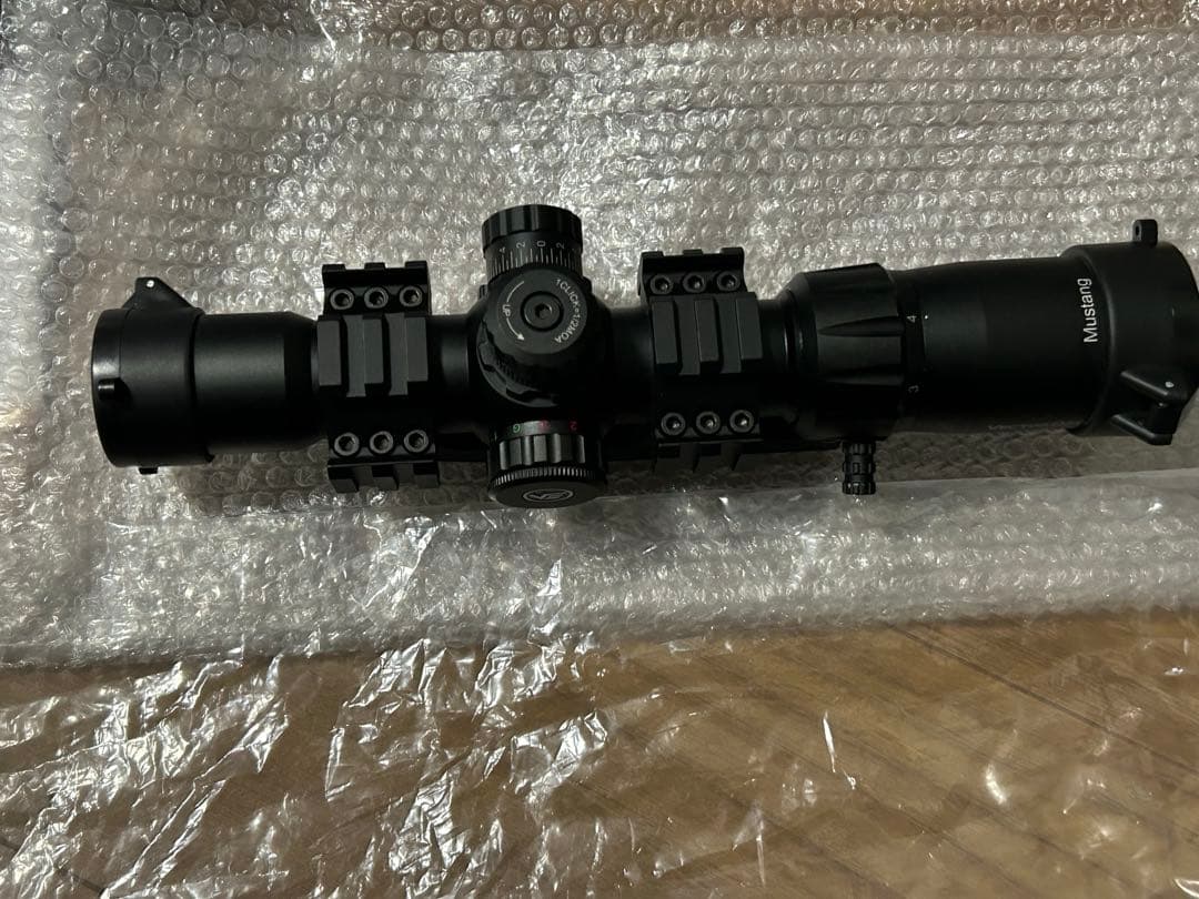 ほぼ未使用 ベクターオプティクス ライフルスコープ Mustang 1-4x30