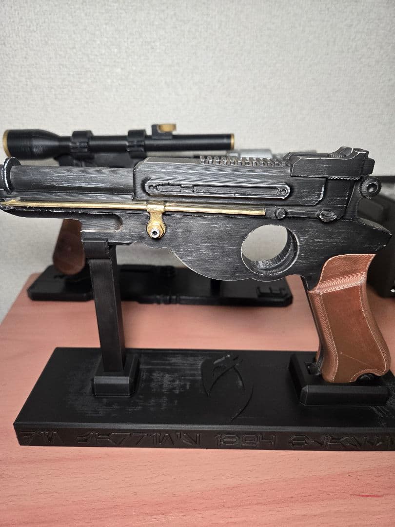 STAR WARS　マンダロリアン　ブラスター　IB-94　レプリカ　台座付き