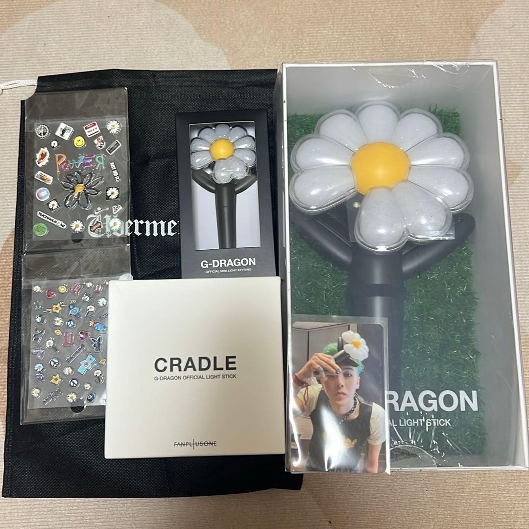 G-DRAGON ジヨン 公式グッズ ペンライト キーリング クレイドル おまけ