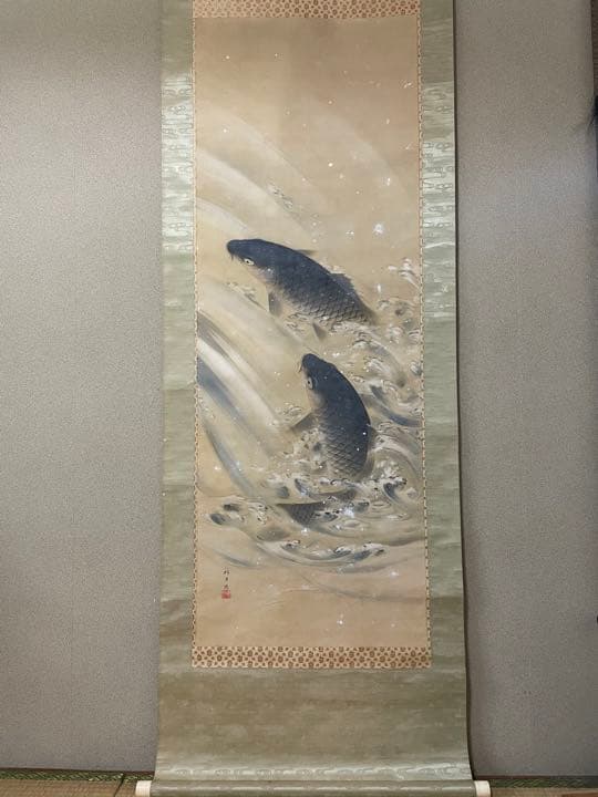 鯉の瀧昇り日本画・肉筆絹本　掛け軸　古美術